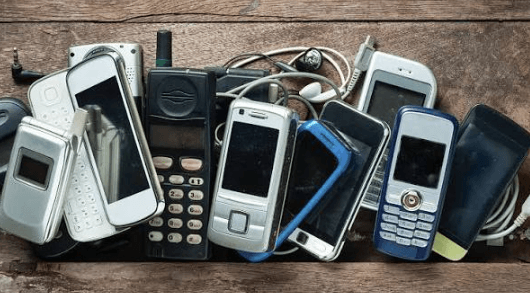 Trade In, Donate, or Recycle? Making the Right Call on an Old Phone